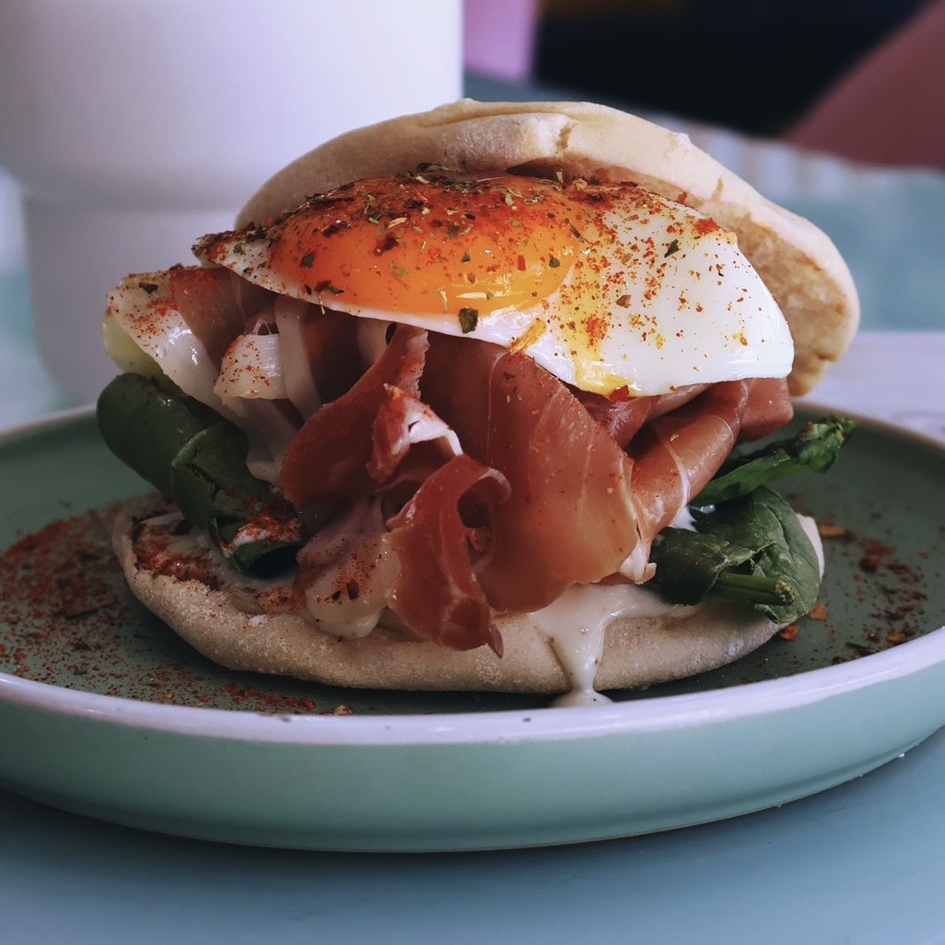 Bolo do caco, melted truffle cheese, spinach, fresh mushrooms, fried egg, spices, truffle oil